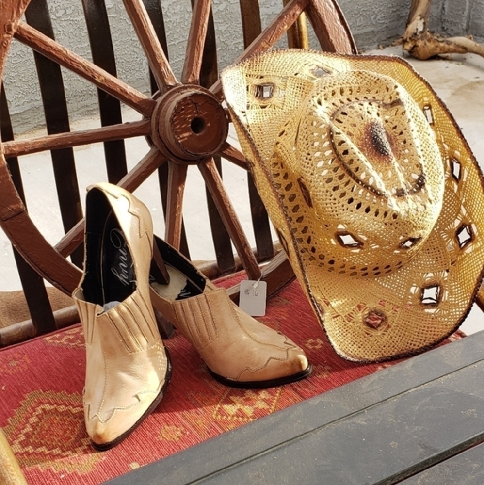 Western‎ booties - image 11